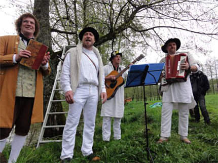 photo de la marche bilingue Friehjohr fer unsri Sproch à Guevenatten et Bellemagny